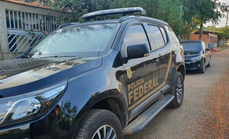 PF faz operação contra fraude de documentos do Exército para venda e porte de armas