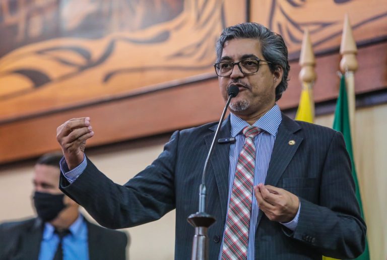 Edvaldo Magalhães defende a aprovação imediata do projeto que reduz a pauta do bezerro