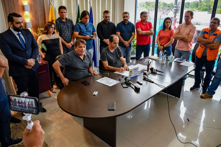 Zequinha  Lima  dá  exemplo  com a redução  do seu salário,  do vice-prefeito  e dos comissionados; gestor  diminuiu  em 10% o salário