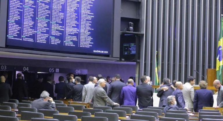 Câmara aprova projeto que estabelece teto de 17% para o ICMS