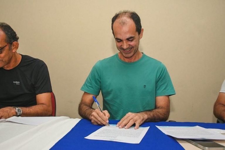 Bom gestor, Zequinha Lima paga 13º salário neste dia 15 de dezembro, ainda na metade do mês