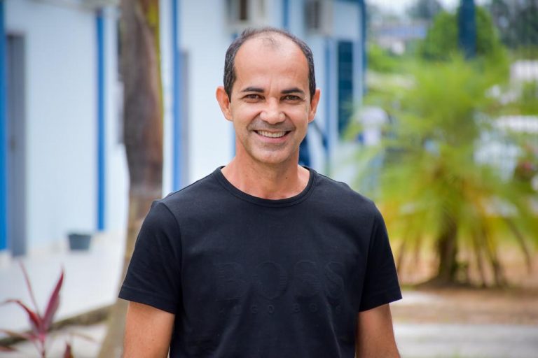 Bom gestor,  Zequinha Lima  organiza  finanças e concede aumento salarial de 5% aos funcionários da Prefeitura  de Cruzeiro do Sul