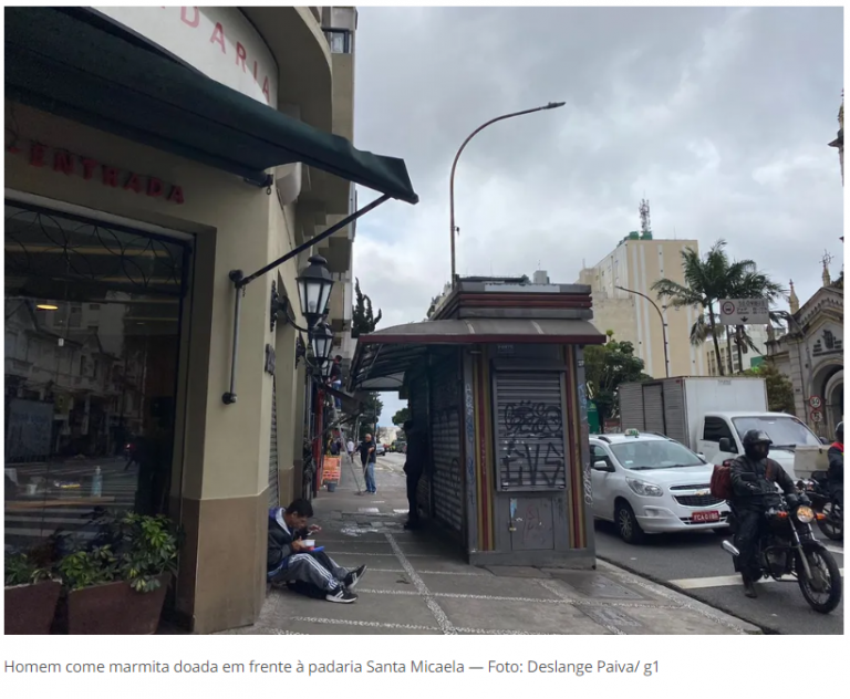 Pessoas pedem comida em padaria a menos de 500 metros de onde Bolsonaro deu entrevista negando a escalada da fome no Brasil