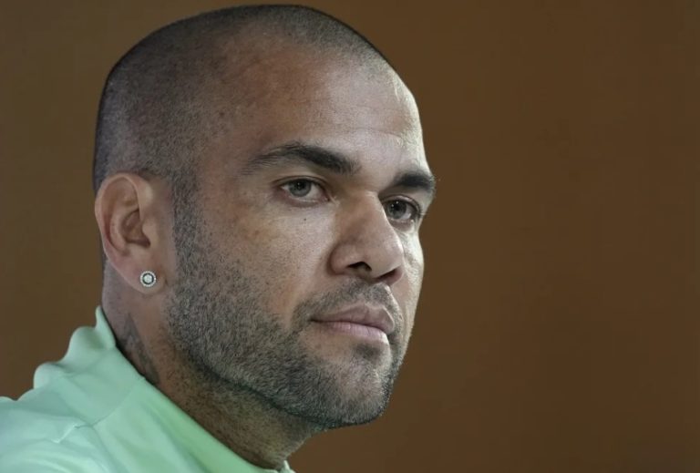 Daniel Alves é condenado a 4 anos e 6 meses de prisão por agressão sexual