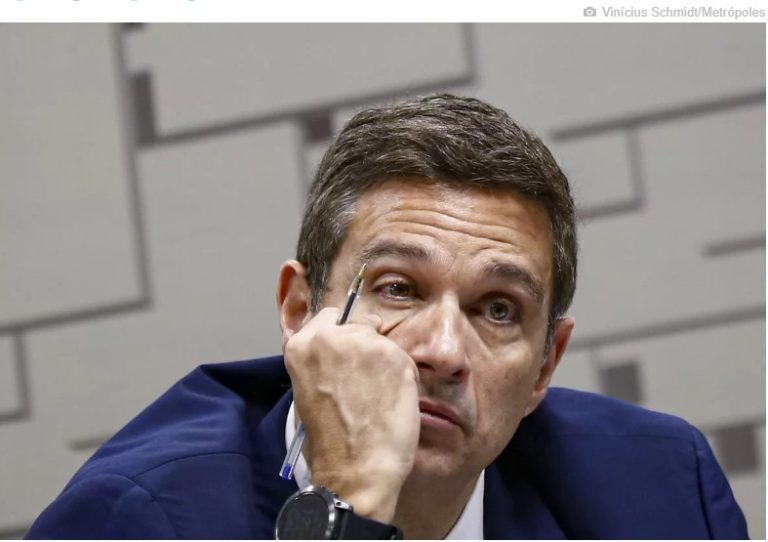 Senadora suplente de Dino pede que Conselho Monetário exonere Campos Neto