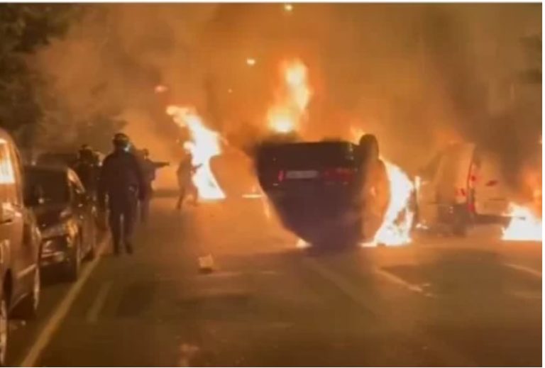 2ª noite de protestos gera caos na França; 150 foram presos