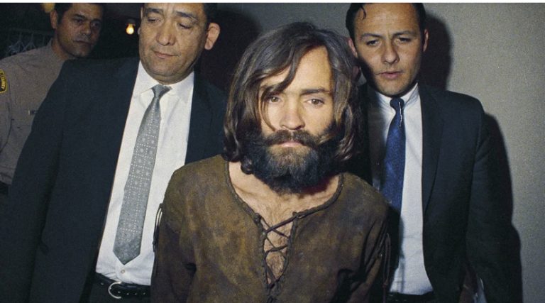 Quem foram Charles Manson e sua ‘família’ e como foi a série de crimes brutais cometidos por eles
