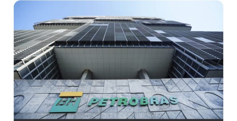 Fitch eleva nota de crédito da Petrobras para BB, com perspectiva estável
