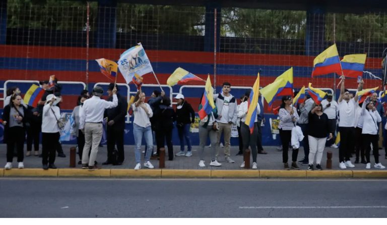 Um dia após assassinato de Fernando Villavicencio, candidata à Assembleia Nacional do Equador tem carro atingido por balas