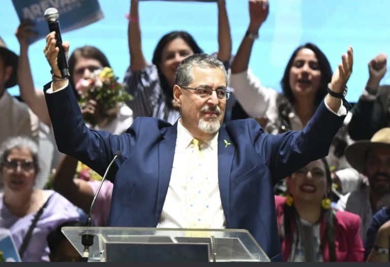 Bernardo Arévalo é eleito presidente da Guatemala