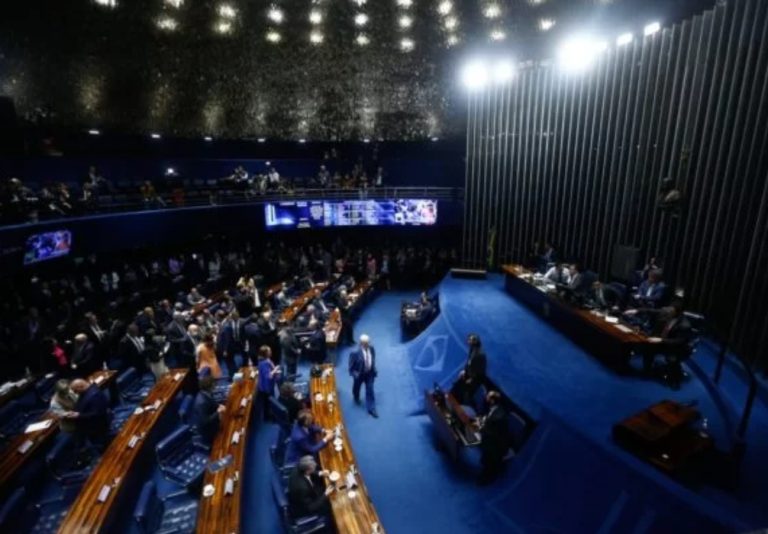 Senado aprova reajuste de 9% no salário de servidores; texto vai a sanção