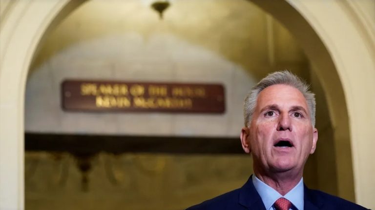 Deputados dos EUA derrubam presidente da Câmara em votação histórica