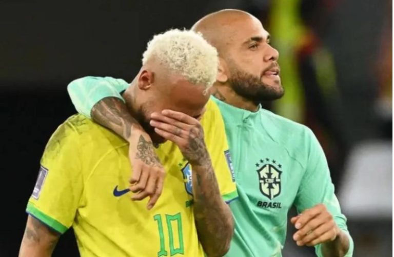 Neymar se pronuncia sobre ajuda na defesa de Daniel Alves