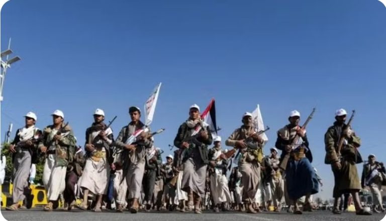 EUA voltam a atacar alvos do grupo rebelde Houthis na capital do Iêmen