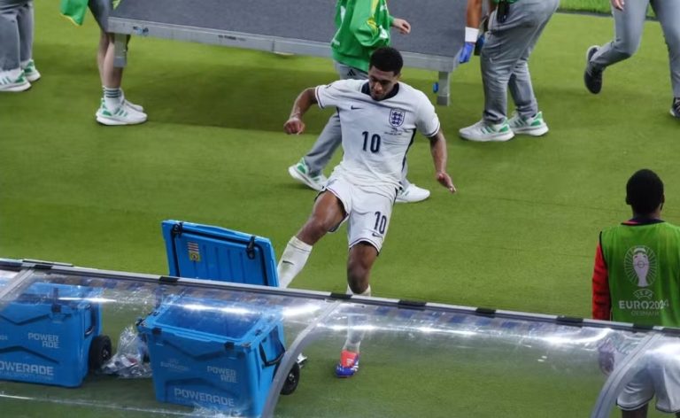 Bellingham se recusa a acompanhar premiação na Euro e é chamado de volta