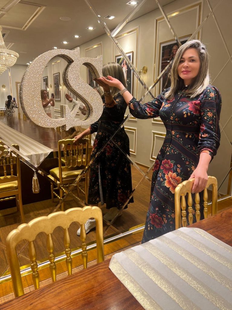 Proprietária da Loja Maria Bonita, empresária Zeina Melo participa da conferência da Carmen Steffens em SP