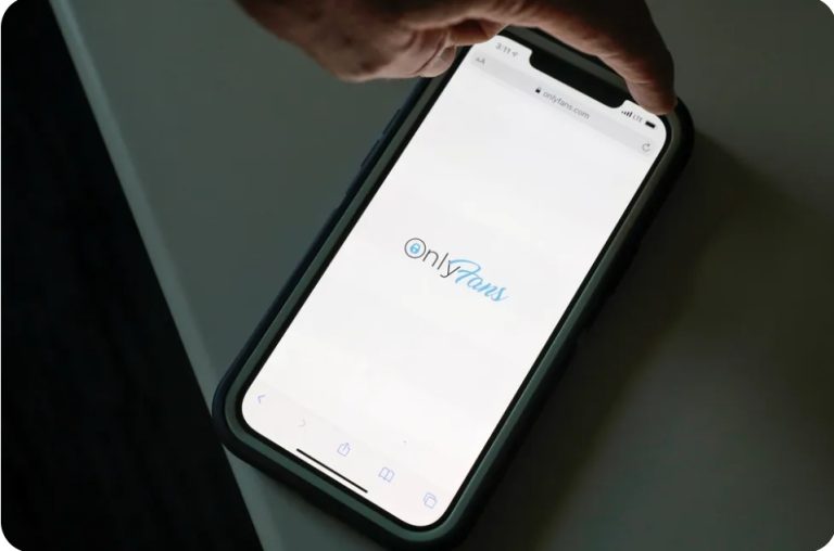 Escravizadas no OnlyFans: mulheres relatam ser forçadas a gravar vídeos de sexo para a internet