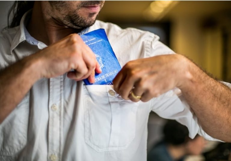 IBGE: desemprego cai a 6,1% no trimestre, menor índice histórico