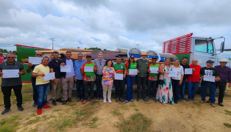 ABDI e Instituto Amazônia+21 entregam secadores suspensos para produtores de café no Juruá