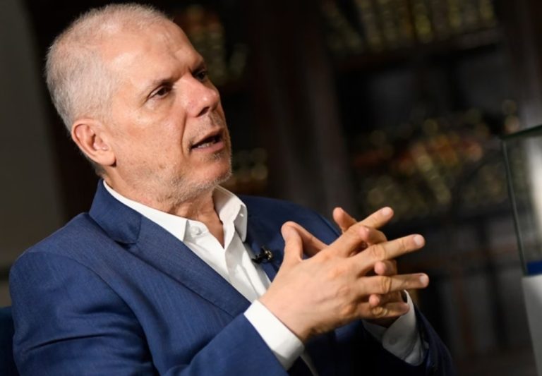 Presidente do INSS é afastado do cargo após megaoperação da PF