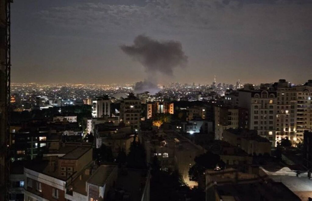 ira-chama-ataque-israelense-de-“declaracao-de-guerra”-e-faz-retaliacao