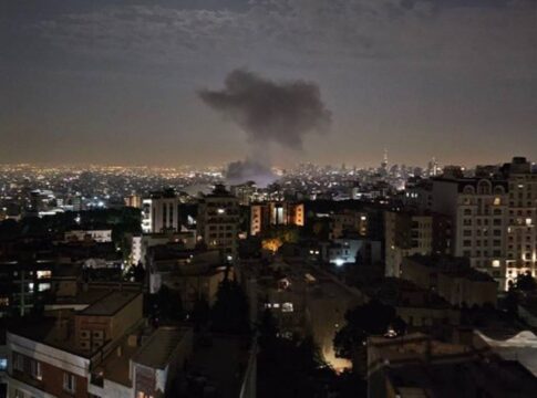 ira-chama-ataque-israelense-de-“declaracao-de-guerra”-e-faz-retaliacao