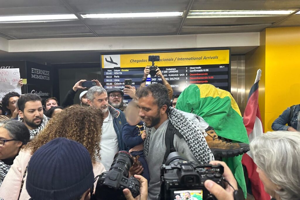 video:-ativista-preso-em-israel-ao-tentar-ir-para-gaza-chega-a-sp