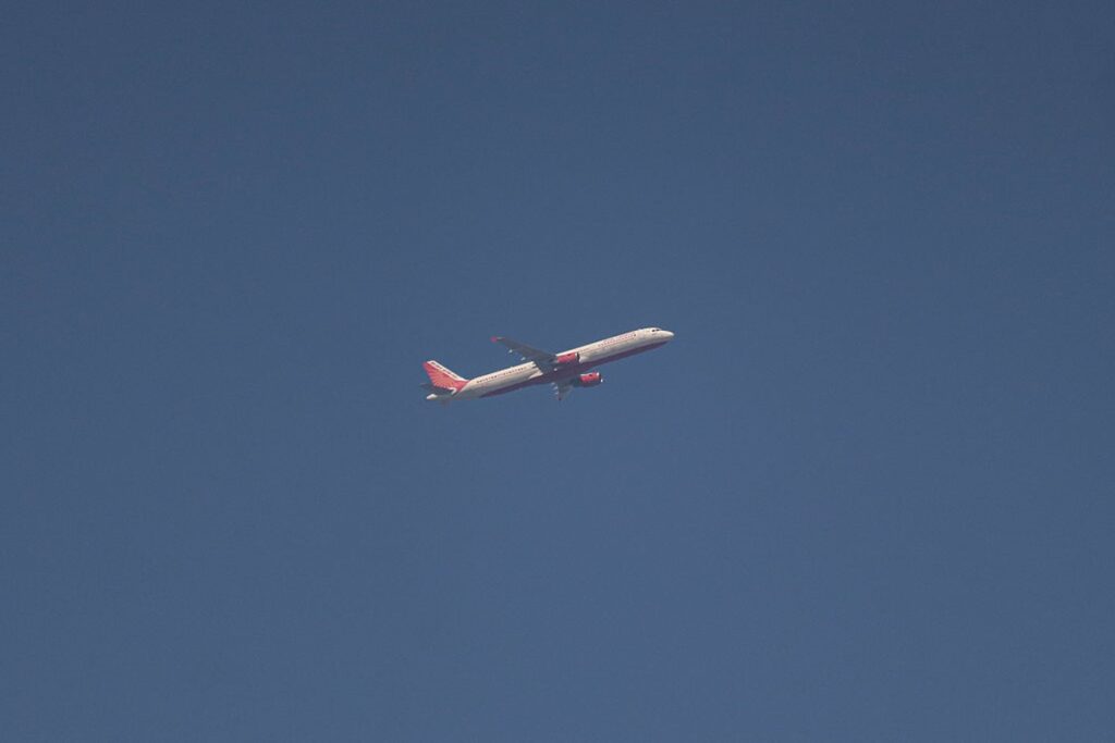 apos-tragedia:-com-ameaca-de-bomba,-voo-da-air-india-faz-pouso-forcado