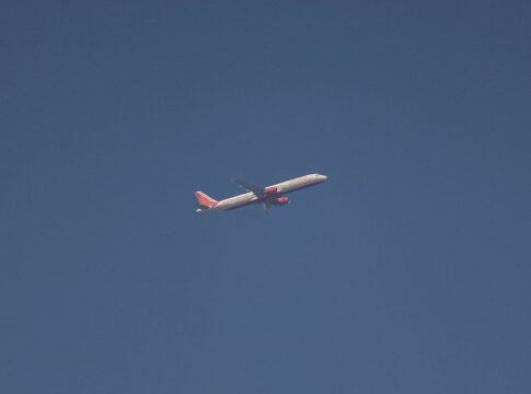 apos-tragedia:-com-ameaca-de-bomba,-voo-da-air-india-faz-pouso-forcado