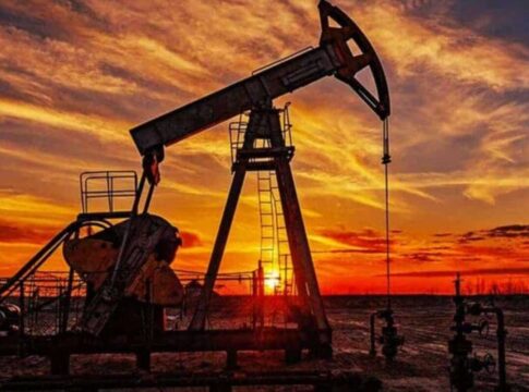 apos-ataque-de-israel,-petroleo-tem-maior-alta-em-um-dia-desde-2022