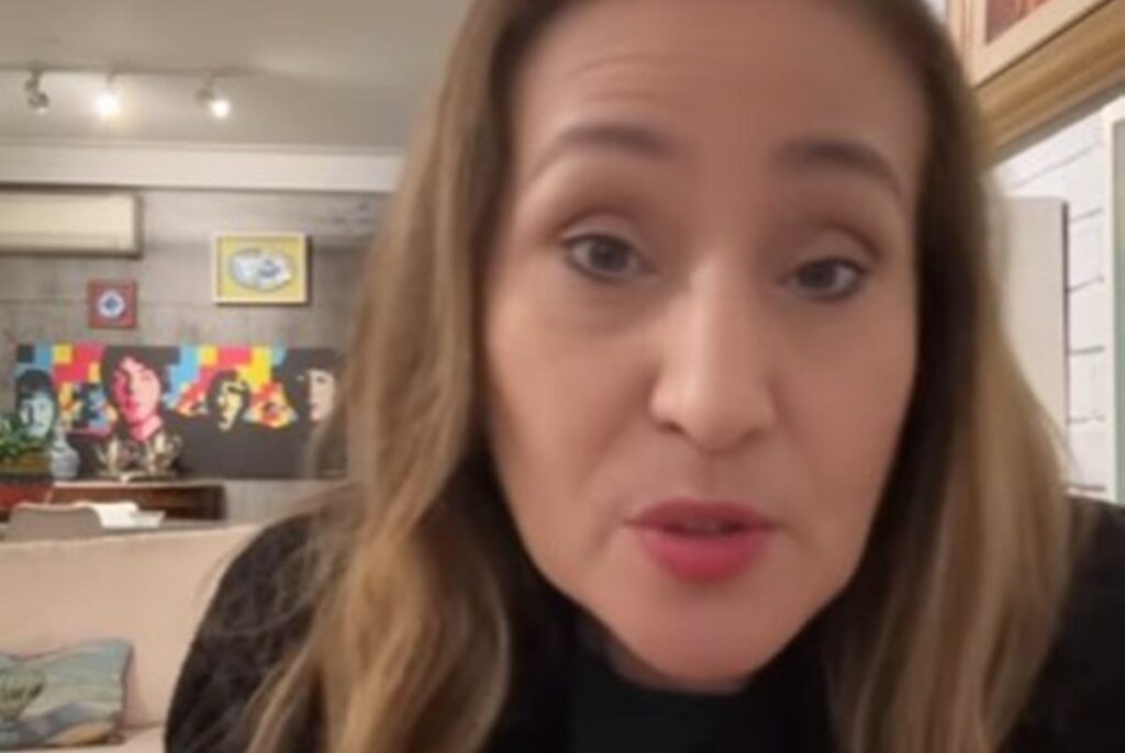 video:-sonia-abrao-se-revolta-com-boatos-de-substituir-catia-fonseca