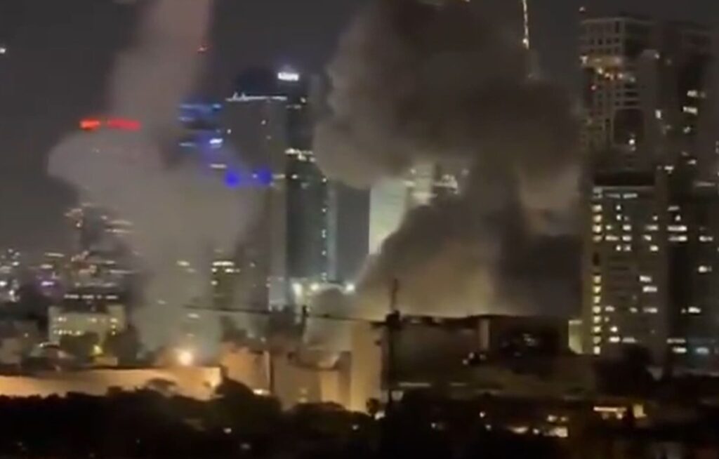 “israel-nao-saira-ileso”,-declara-lider-iraniano-apos-bombardeios