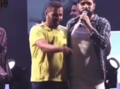 veja-momento-em-que-homem-tenta-voltar-com-ex-em-palco-e-depois-a-mata