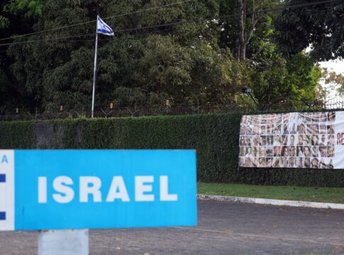 israel-fecha-embaixada-e-consulado-no-brasil-apos-ataque-ao-ira