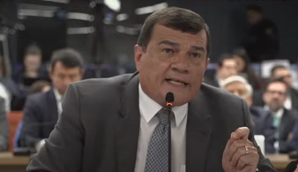 general-pede-desculpas-a-advogado-apos-se-irritar-em-interrogatorio