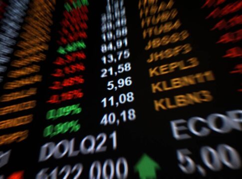 dolar-fica-estavel,-mas-bolsa-afunda-com-conflito-no-oriente-medio