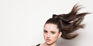 penteado-estilo-“clean-girl”-pode-causar-alopecia;-entenda-como-evitar