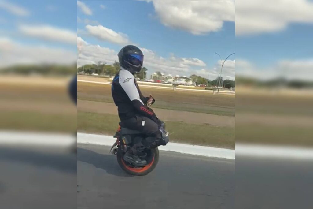 video:-monociclo-irregular-chama-a-atencao-ao-circular-por-ruas-do-df