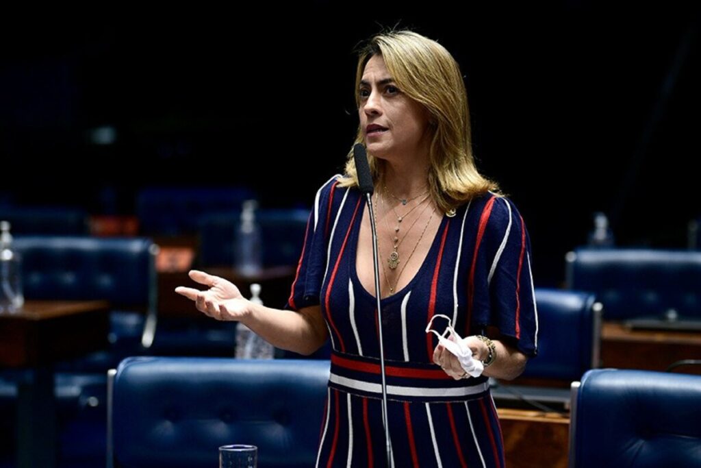 “nao-tomo-mais-agua-e-cafe-do-senado”,-diz-senadora-com-medo-de-veneno