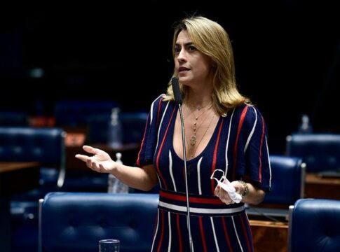 “nao-tomo-mais-agua-e-cafe-do-senado”,-diz-senadora-com-medo-de-veneno
