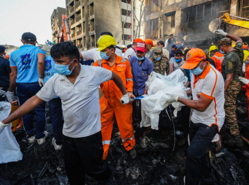 novo-balanco-aponta-279-mortos-em-queda-de-aviao-no-noroeste-da-india
