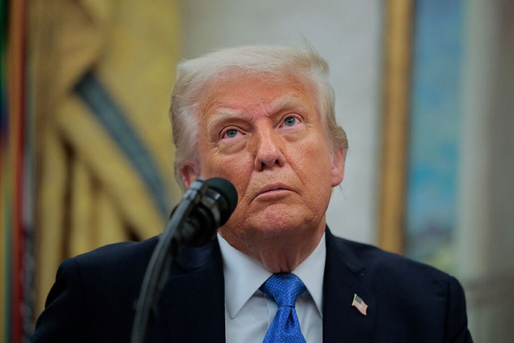 trump-faz-79-anos-e-participa-de-desfile-militar-em-meio-a-protestos