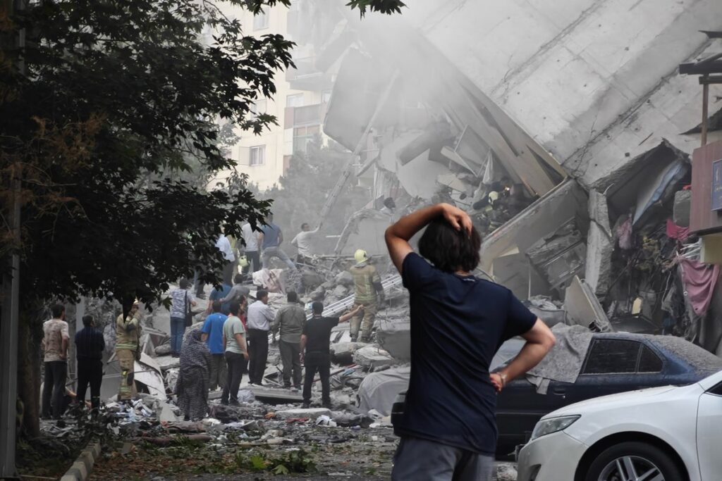 video:-moradores-do-ira-relatam-como-foi-ataque-israelense