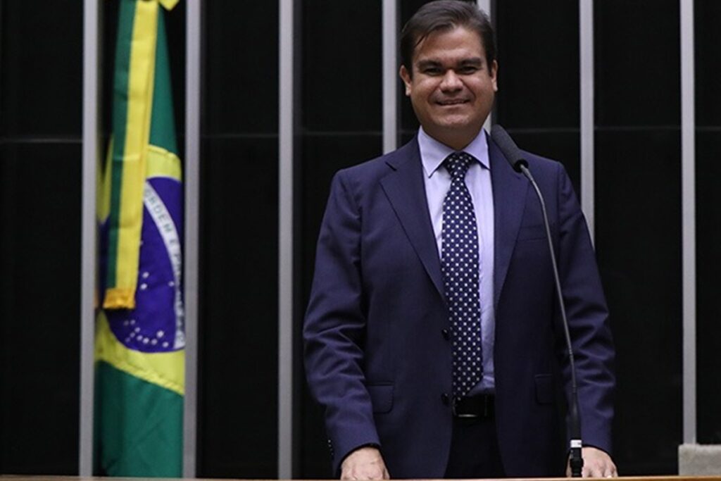 deputado-embarca-em-missao-arriscada-para-tentar-tirar-pai-de-israel