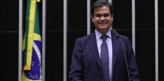 deputado-embarca-em-missao-arriscada-para-tentar-tirar-pai-de-israel