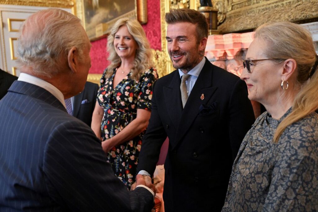 david-beckham-e-condecorado-como-cavaleiro-pelo-rei-charles-iii