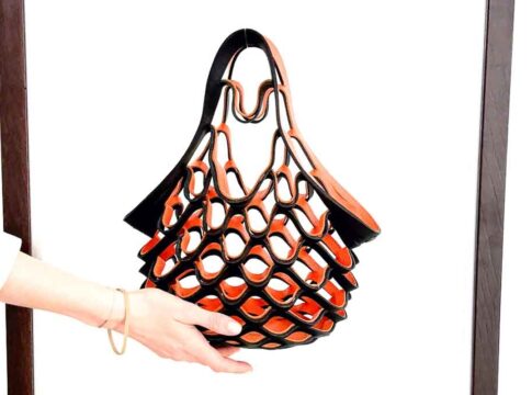 bolsa-que-se-adapta-a-superficie-e-destaque-de-marca-emergente