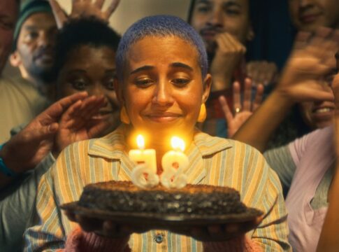 nem-toda-historia-de-amor-acaba-em-morte-explora-relacoes-no-cine-pe