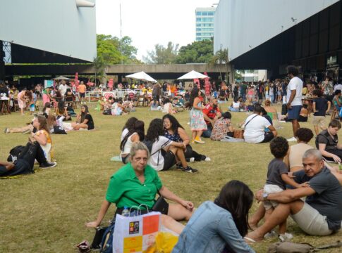 bienal-do-livro-tem-ingressos-esgotados-no-2o-dia-da-festa-literaria