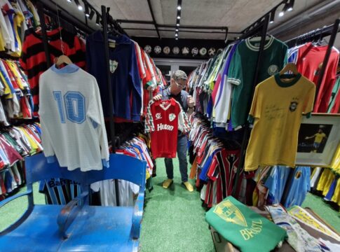 mundial-de-clubes:-paulista-coleciona-camisas-historicas-do-torneio